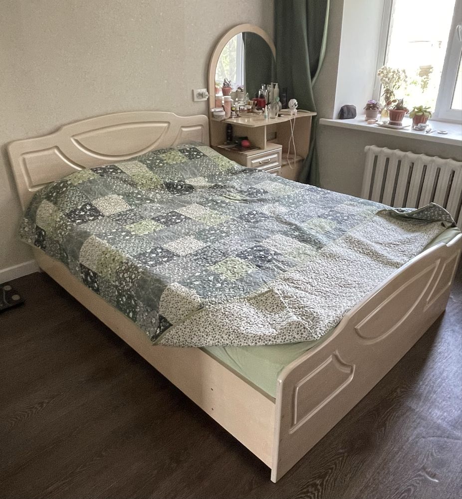 Продаю кровать с матрасом