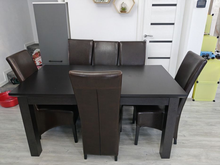 Masa extensibila cu scaune piele lliving