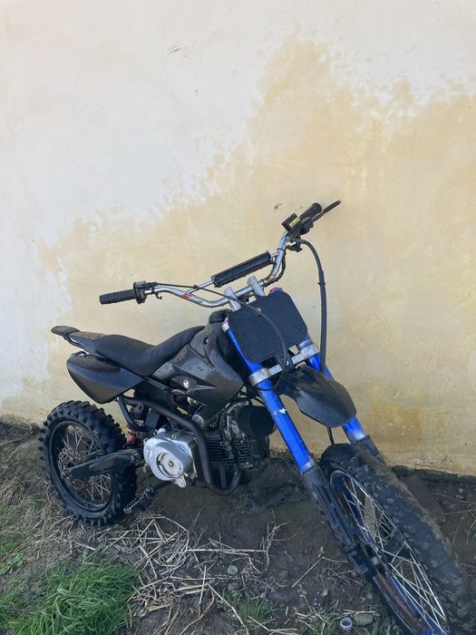 Vand sau schimb  cross 125cc functional