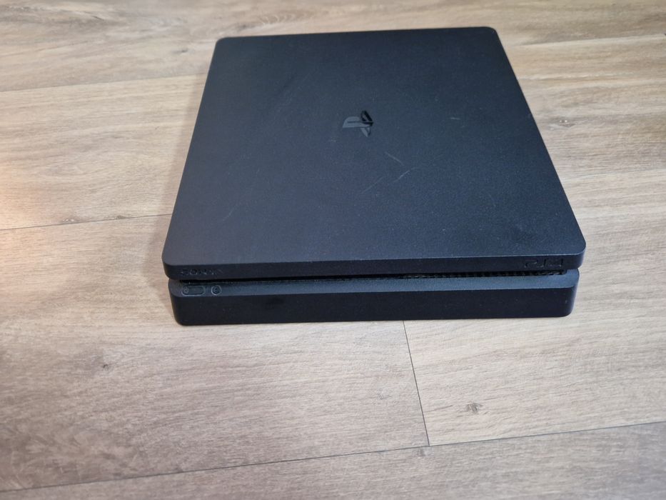 Playstation 4 slim