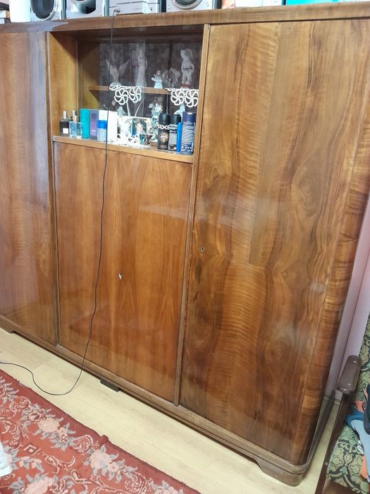 Vând dulap din lemn masiv