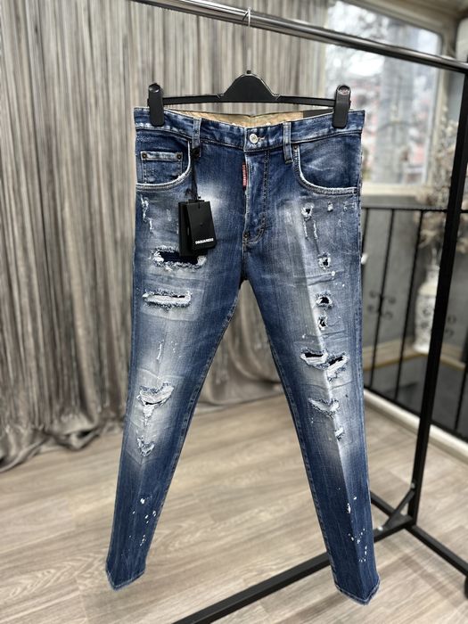 Blugi Dsquared2. Made China. Gama luxury!