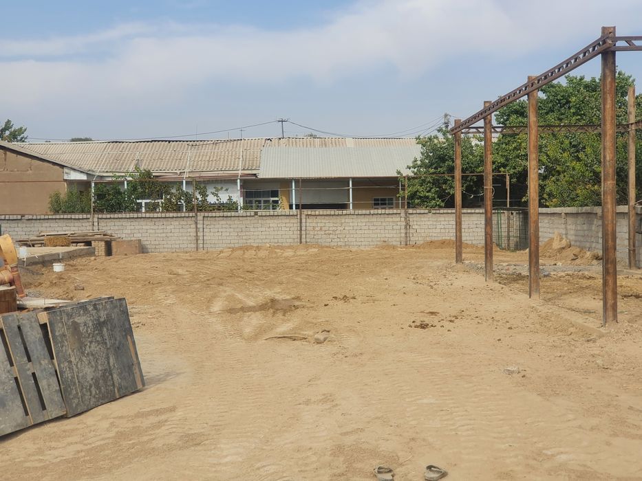 Yer sotiladi Raysentrda Eshonguzarda