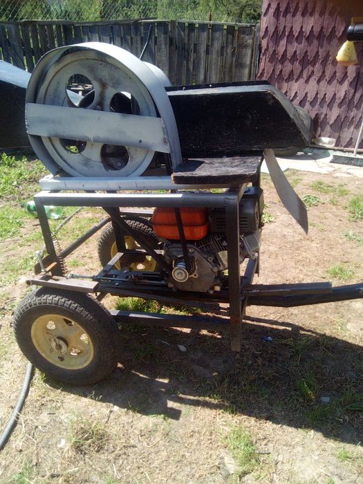 Vând tocător crengi