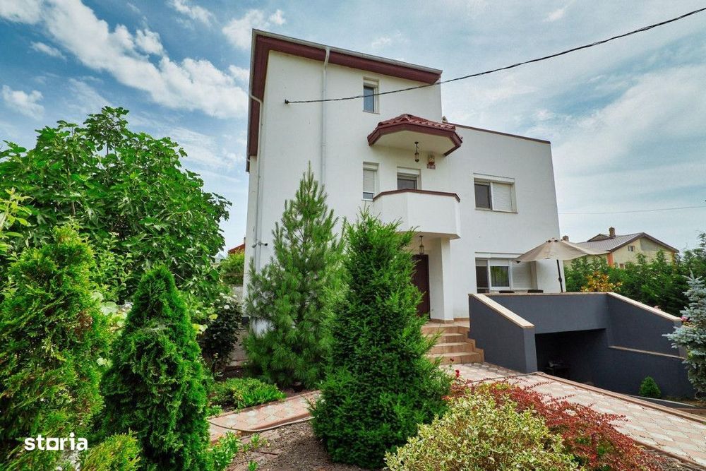 Vila impozanta cu o curte generoasa si garaj