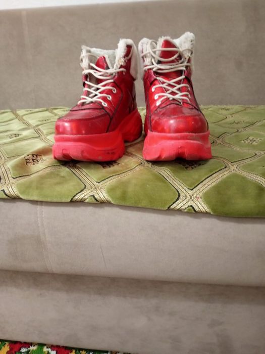 Женские зимние кроссовки