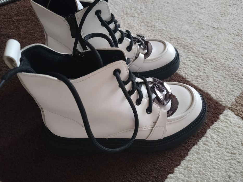 Женские ботинки в отличном состоянии 36 размер