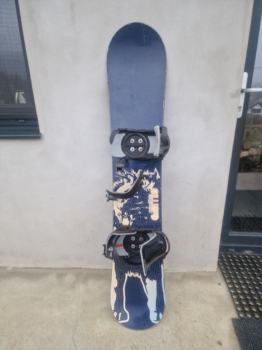 Vind placa snowboard Atomic 1,48 cm cu legaturi...in conditii excelent