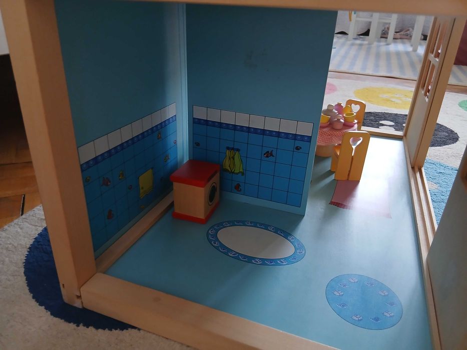 Двуетажна къща за кукли