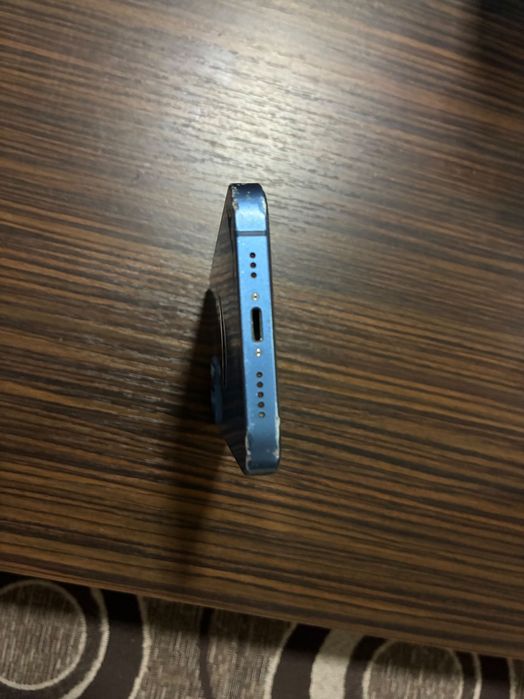 Vând iPhone 13 / 128 GB / Albastru.