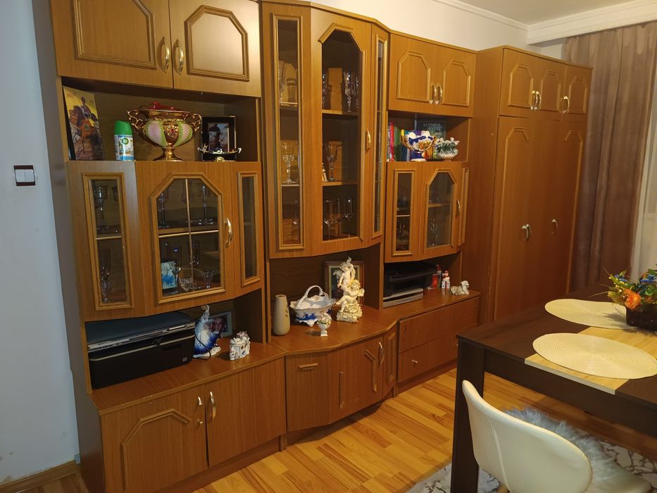 Vând biblioteca sufragerie