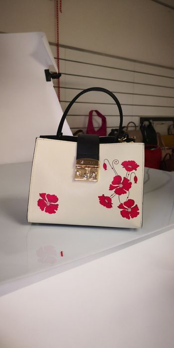 Vând Genti 100% Piele - Made in Italy -model afacere la cheie