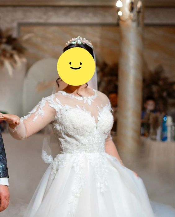 Se oferă spre vânzare rochie de mireasă (curățată profesional)