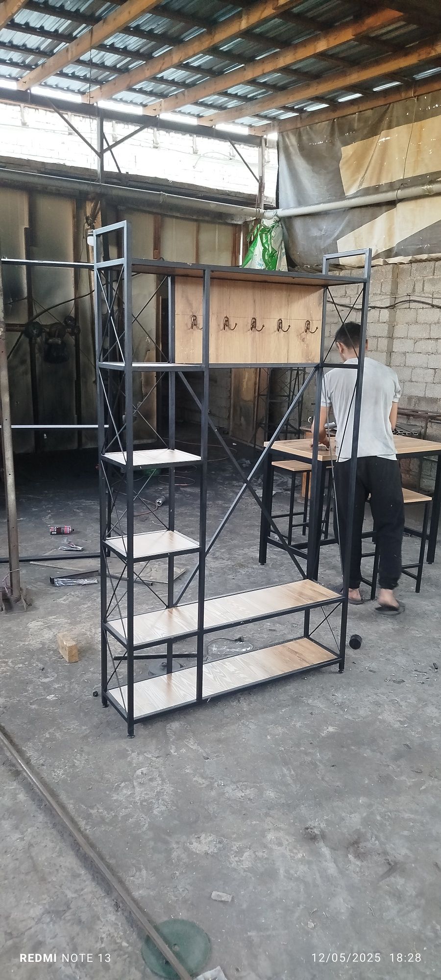 Loft mebellar loft veshilka