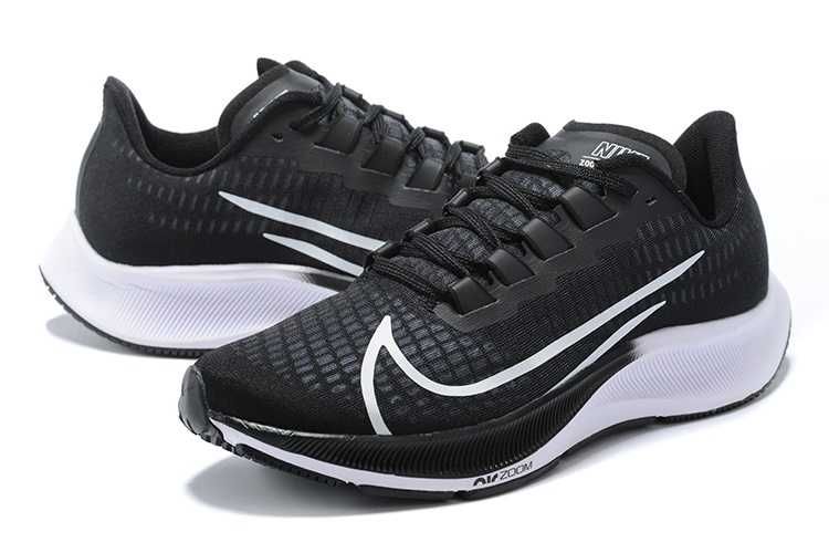 Мъжки маратонки Nike Air Zoom Pegasus 37 налични размери 42,43