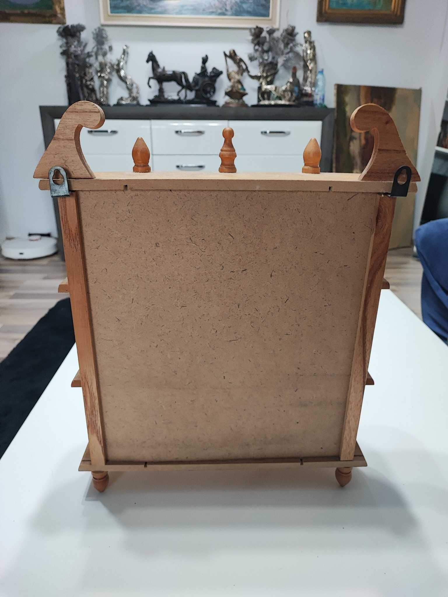 Dulapior vintage interesant