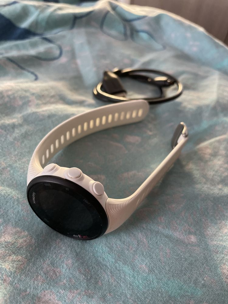 Смарт часовник Garmin Forerunner 45s, 40 mm, бял
