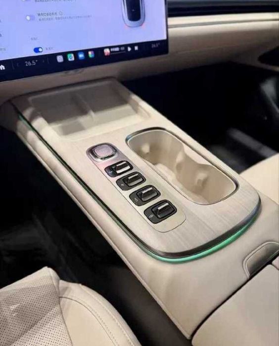 Xiaomi su7 max 2025 hamma pazitsiyasi