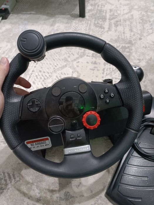 Продается игравой руль Logitech Drivingg Force GT