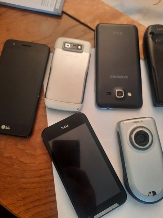 Vand telefoane mobile