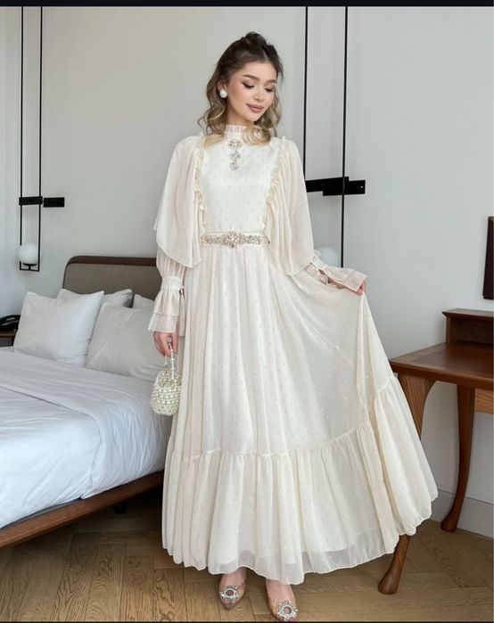 Белое платье можно на сырга салу или женгешкам