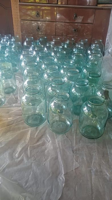 Банки 3л, 2л, 1л. ( Разные бутылочки, баночки)