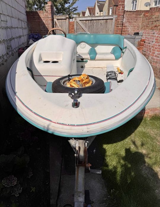 Vand barca cu motor si peridoc / vand motor de barca