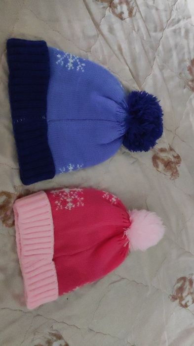 Шапочки на мальчика и девочку.