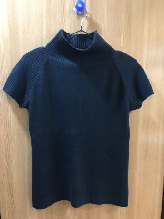 Pulover negru cu mânecă scurtă