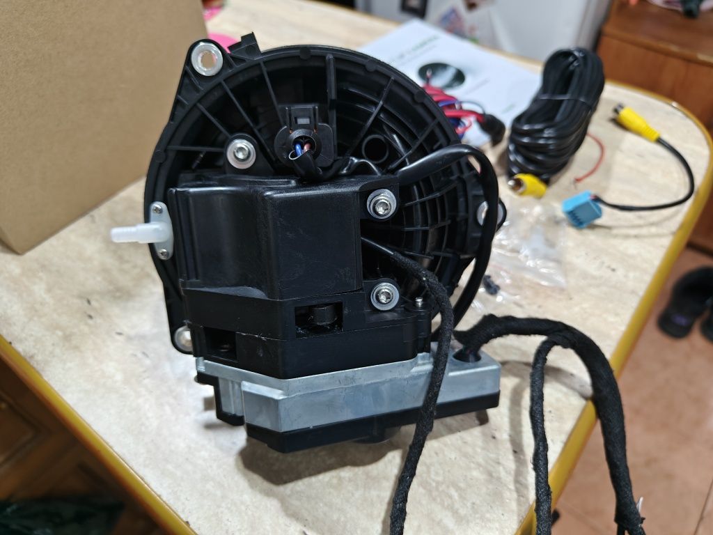 Camera marșarier motorizată Volkswagen Golf 6