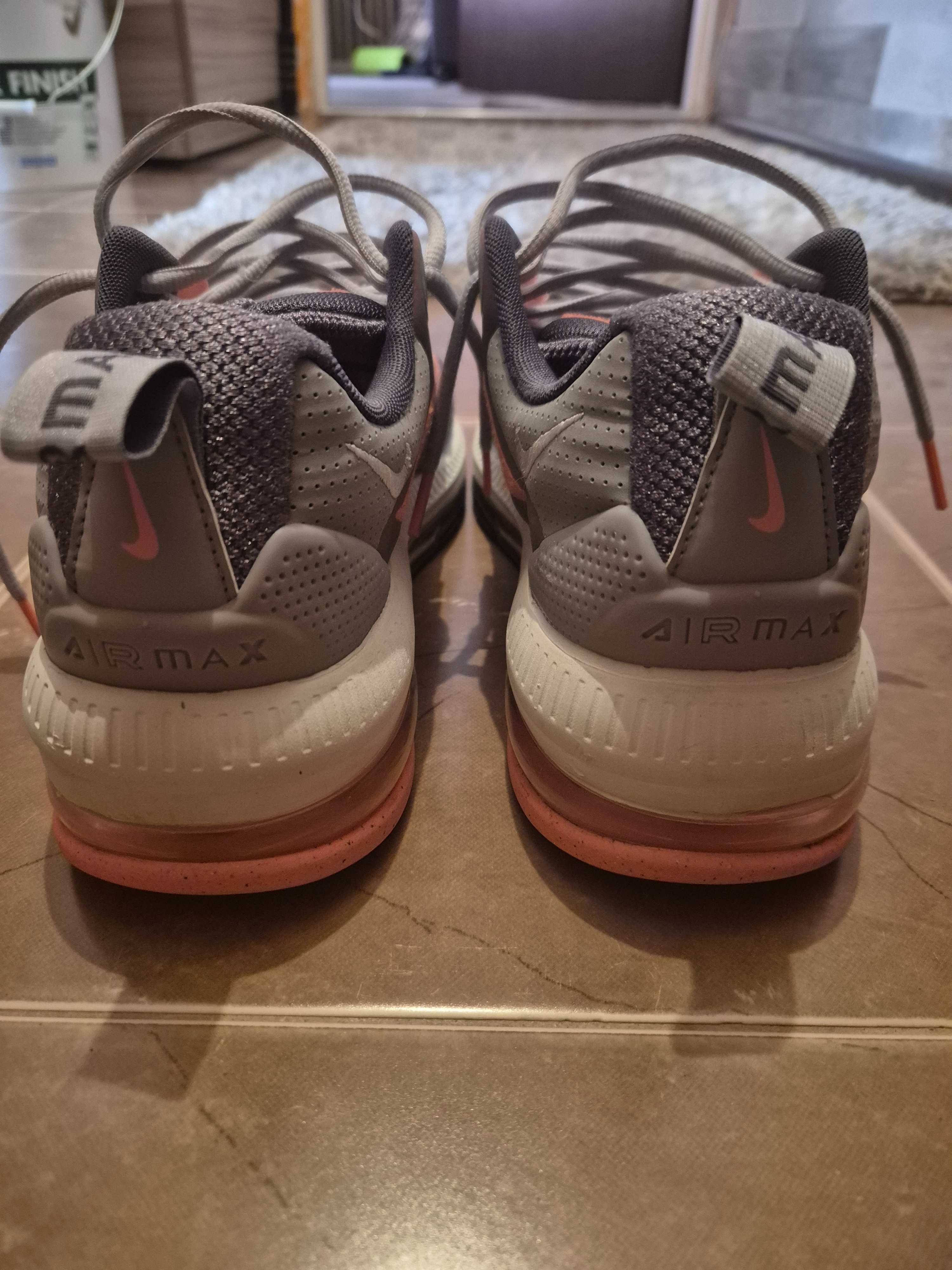 Nike      airmax
