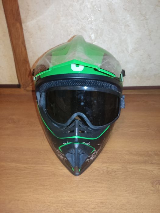 В продаже мотофуллфейс с очками новый размер С