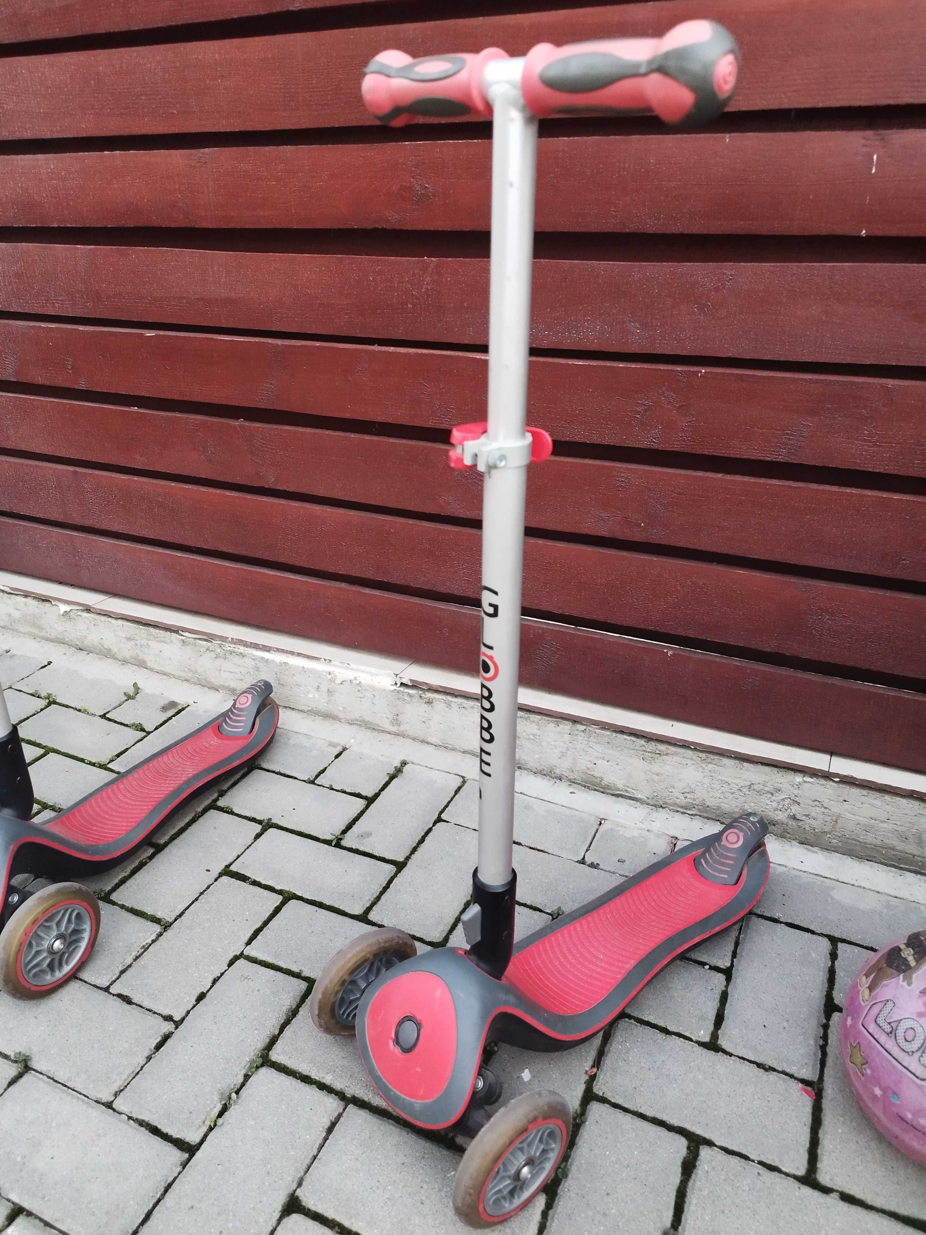 Vând trotinete fetite