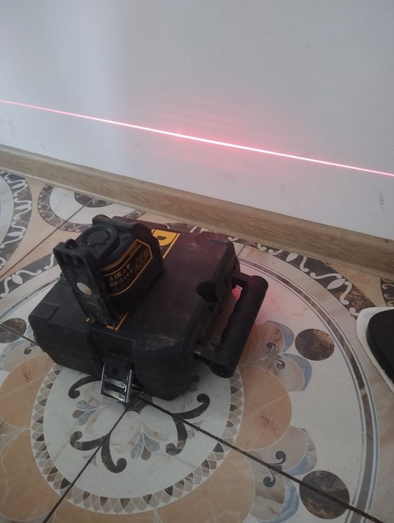 Vând Laser Dewalt