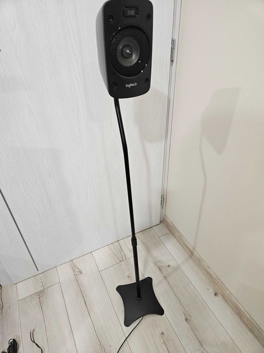 Стойки за съраунд високоговорители