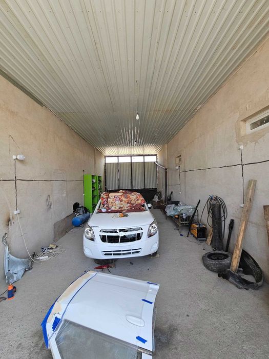 Avto servisga mo‘ljallangan joy orqa yer maydoni bilan birga sotiladi.