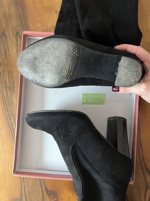 Високи черни ботуши