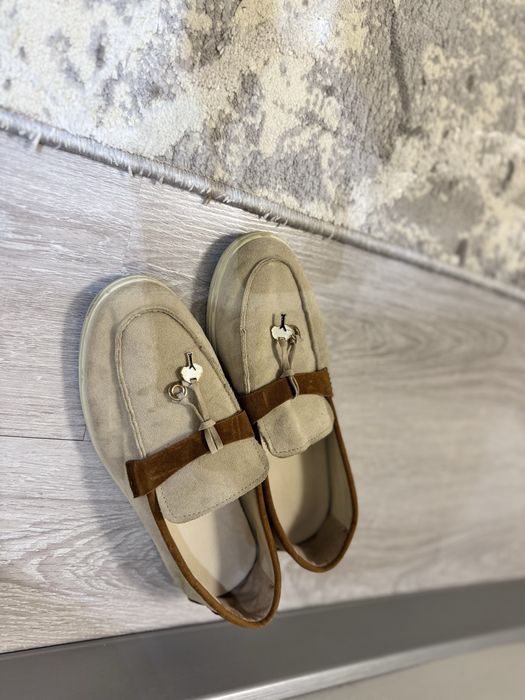 Женская кроссовка туфли 41