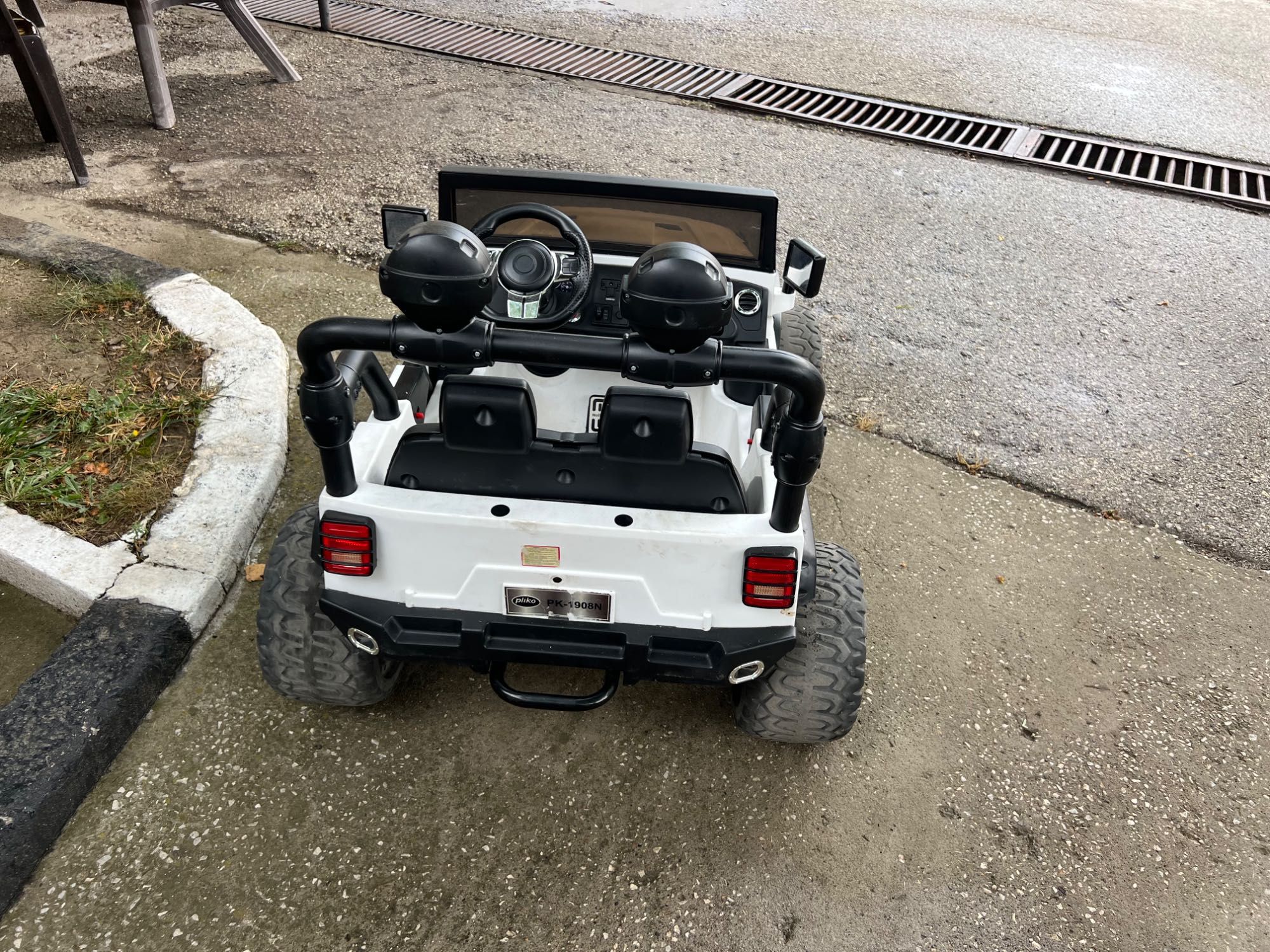Акумулаторна кола Jeep