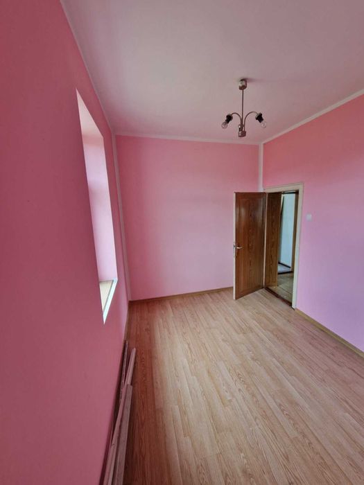 Къща в област Плевен в близост до магистрала .