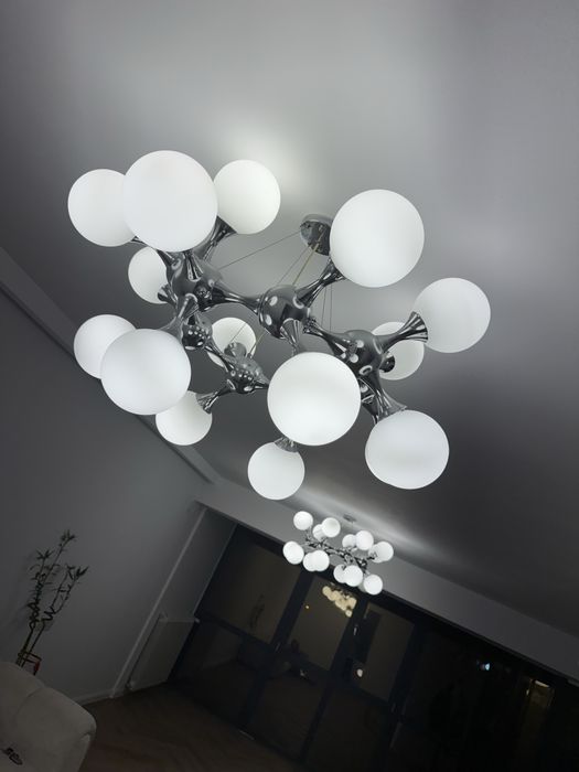 Lustra futuristica moderna