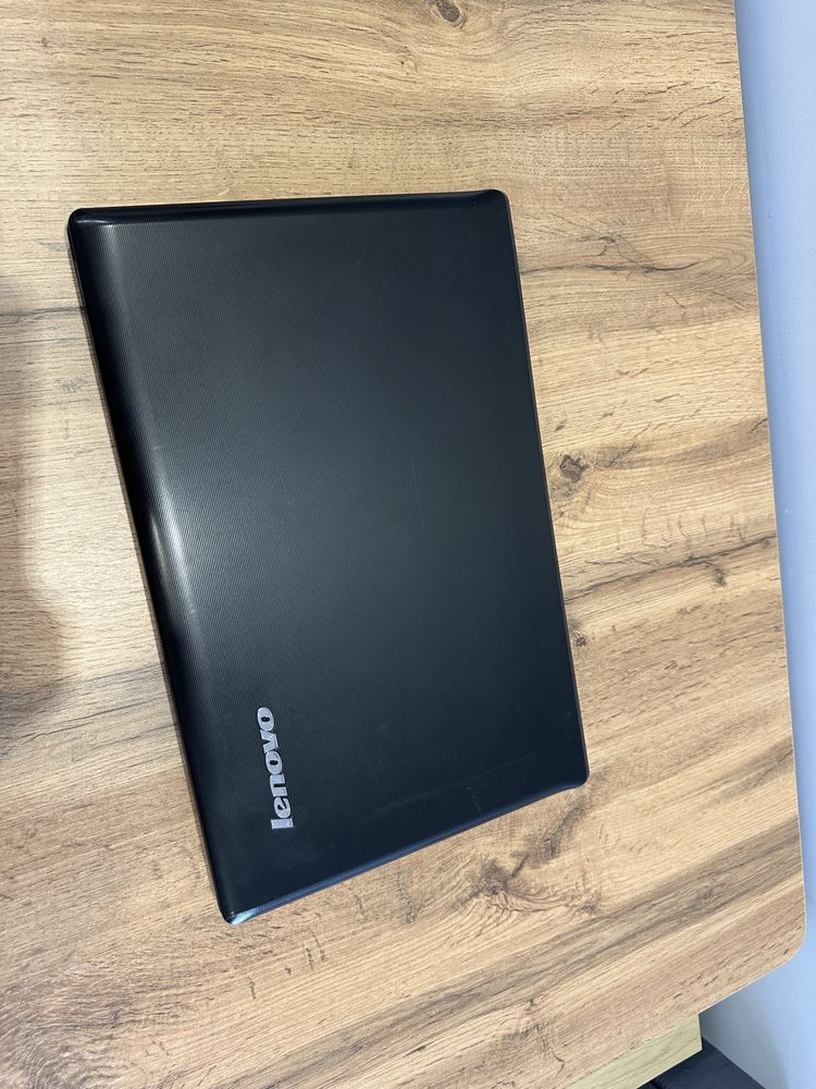 Брендовый ноутбук Lenovo в отличном состояний
