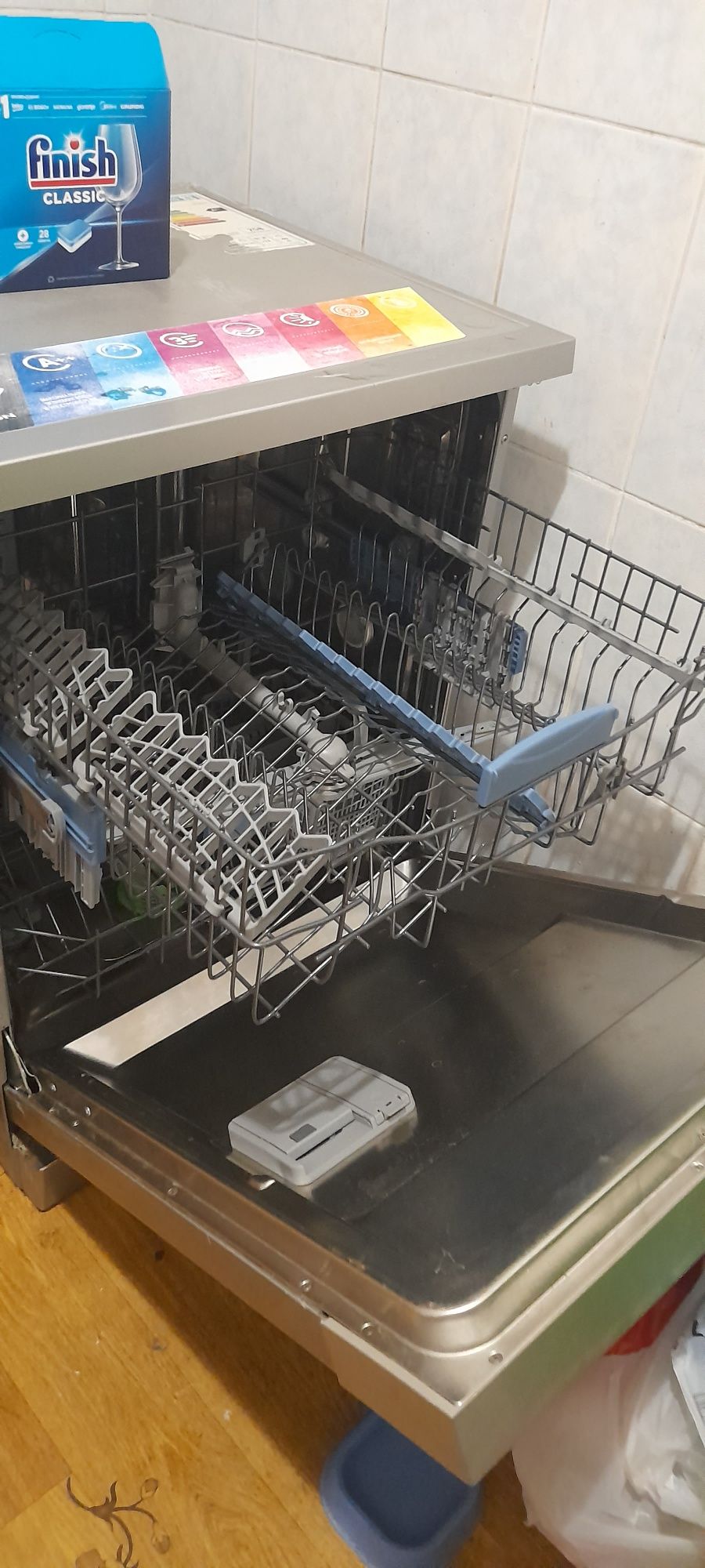 Продаю посудомоечную машину