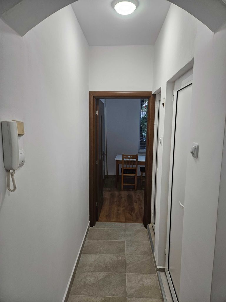 Продава се Тристаен апартамент в Плевен, Идеален център - 87 кв.м за 1288 €/кв.м - Снимка #20
