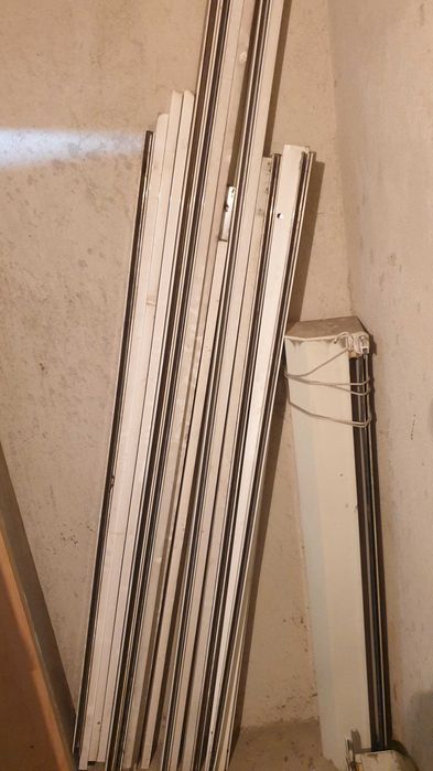 Външни алуминиеви ролетни щори - бели + водачите