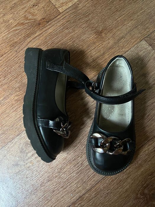 Школьные туфли на девочку