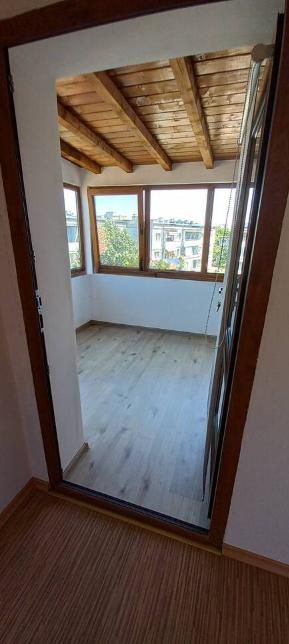 Дава се под наем Тристаен апартамент в Пловдив, Център - 90 кв.м за 612 € - Снимка #8