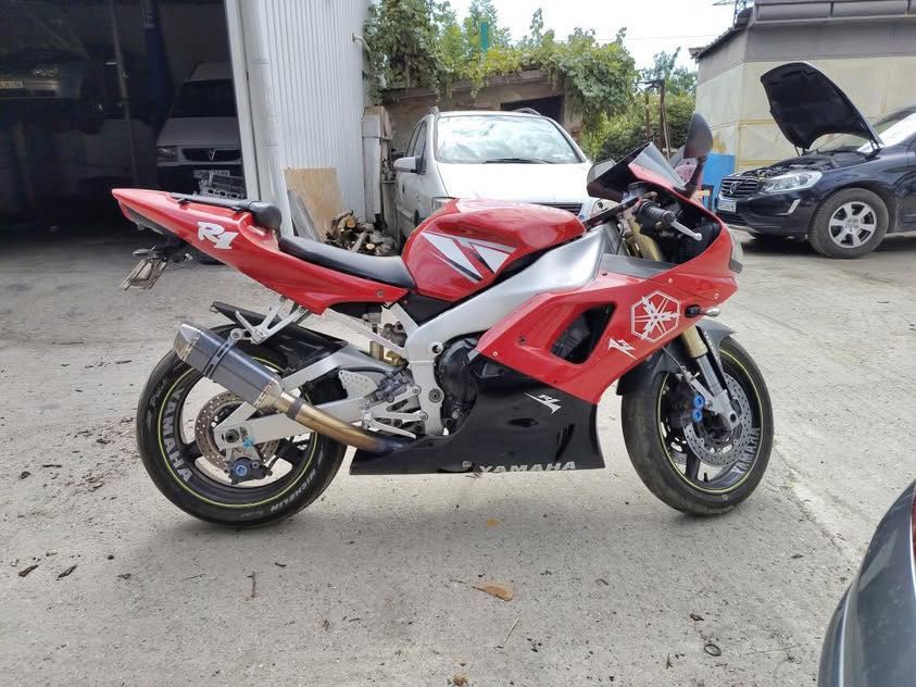 Yamaha R1 2001 като нов