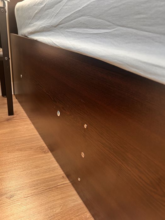 Спалня с матрак 180х200, голям гардероб с надстройка и скрин