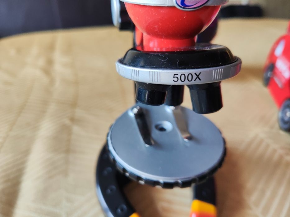 Детски микроскоп